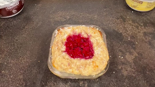 RECEPT ZA PROTEINSKU OVSENU KAŠU MALINA BELA ČOKOLADA - Najukusnija Ovsena Kaša za Brzi Proteinski Doručak